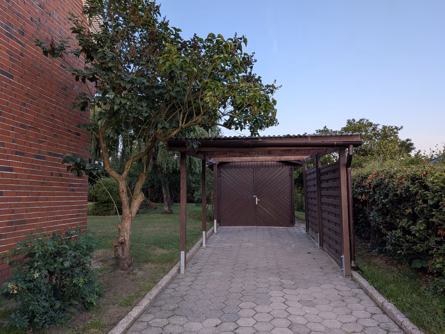 Carport und Schuppen